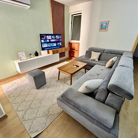 Edi'S Apartament Тирана Екстер'єр фото