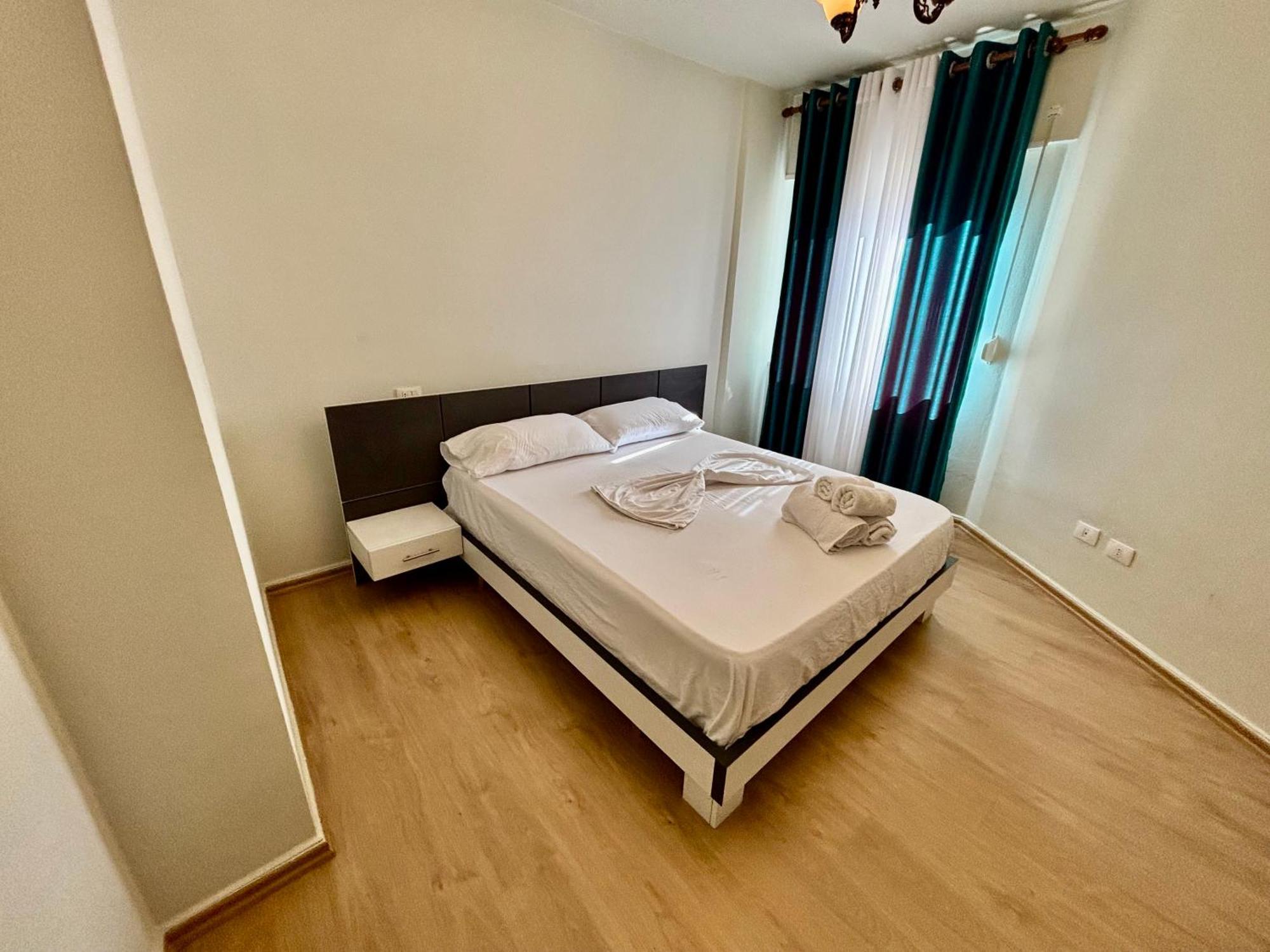 Edi'S Apartament Тирана Екстер'єр фото