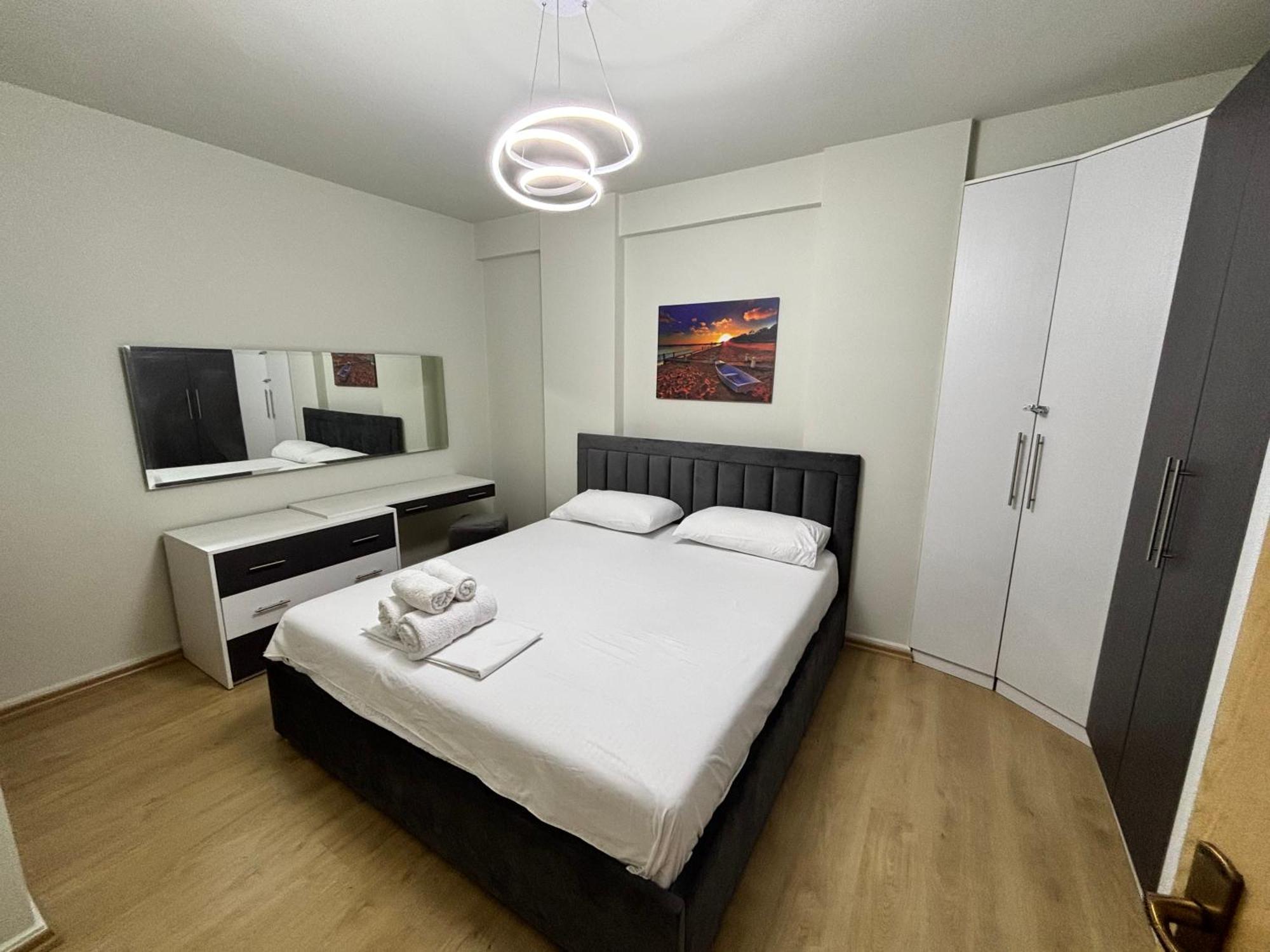 Edi'S Apartament Тирана Екстер'єр фото