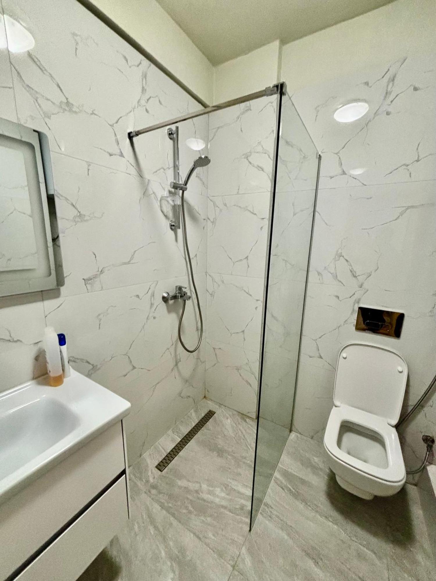 Edi'S Apartament Тирана Екстер'єр фото
