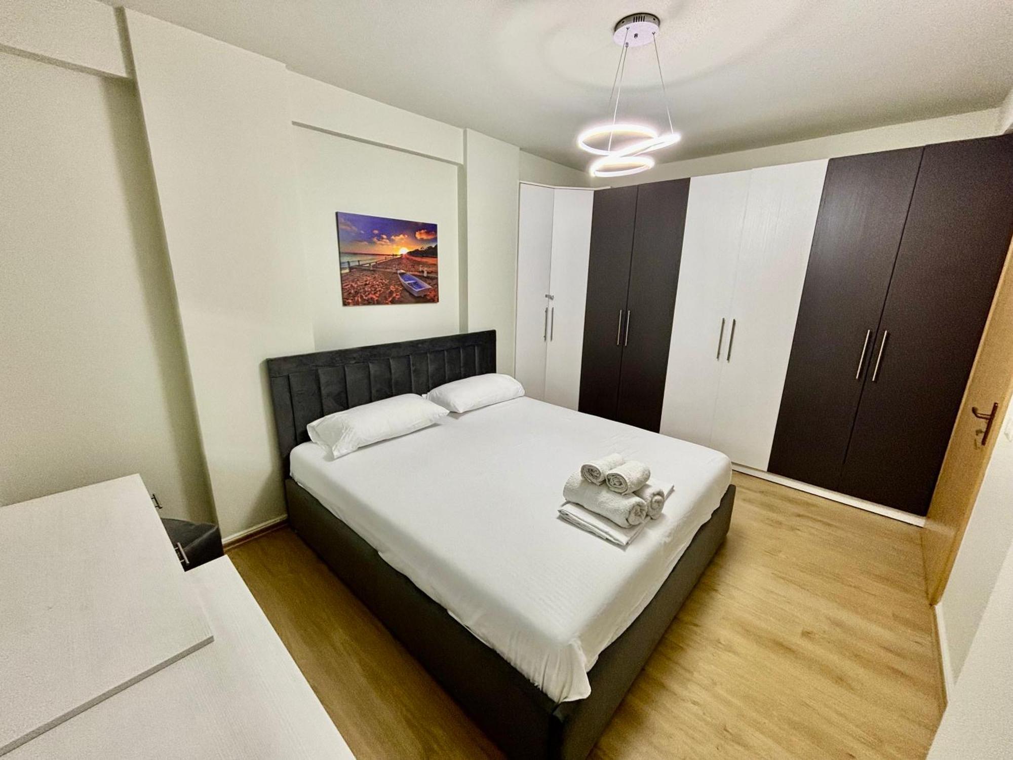Edi'S Apartament Тирана Екстер'єр фото
