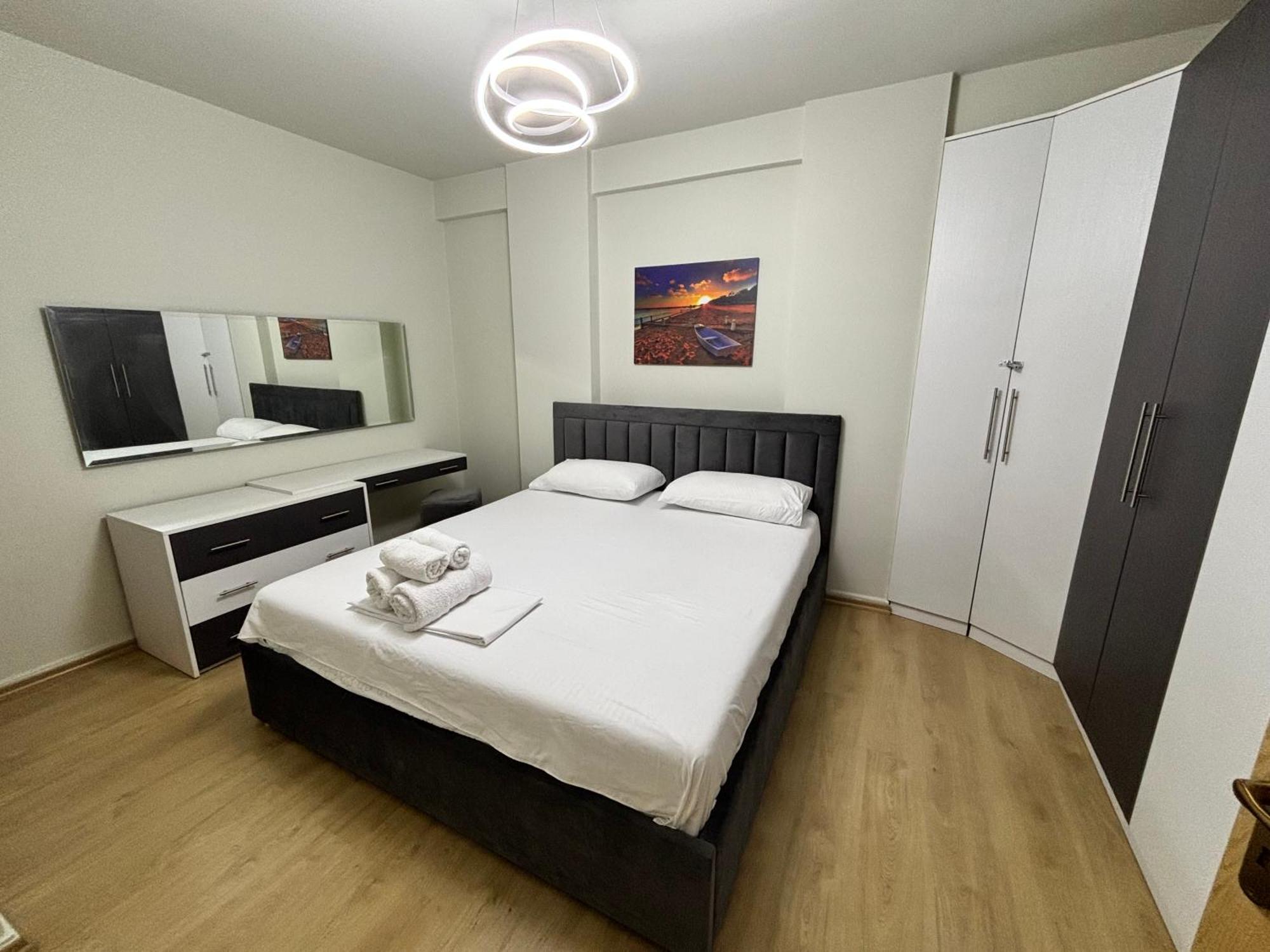 Edi'S Apartament Тирана Екстер'єр фото