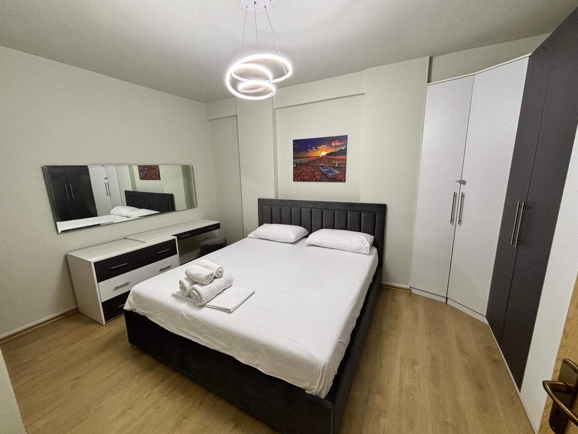 Edi'S Apartament Тирана Екстер'єр фото