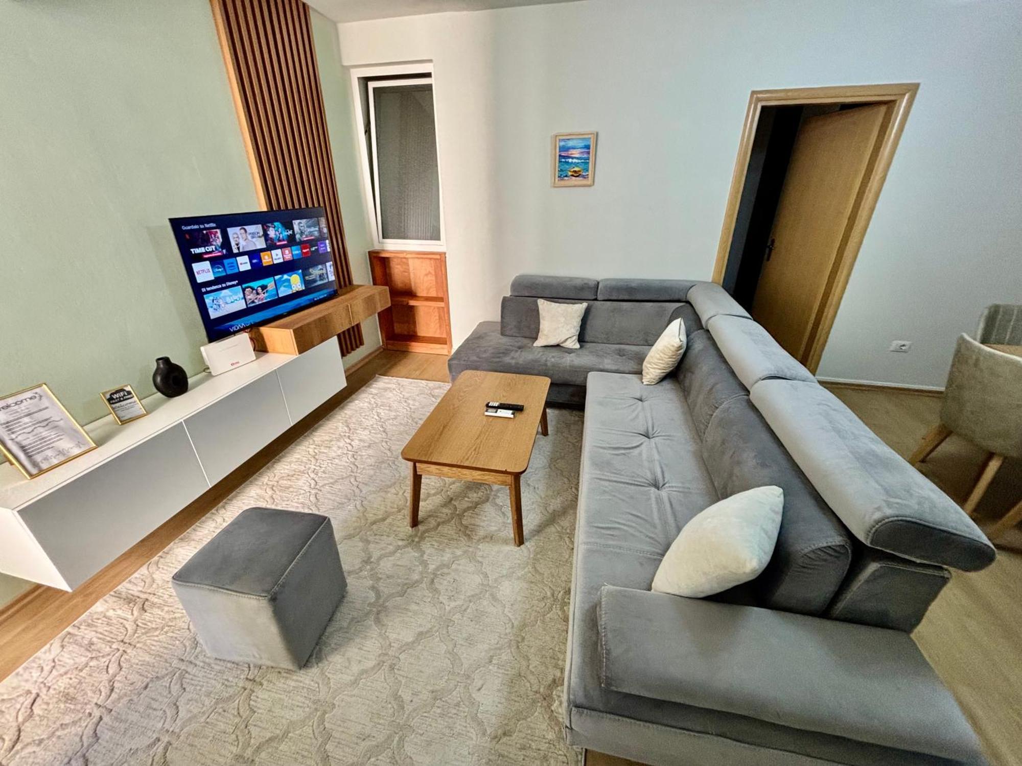 Edi'S Apartament Тирана Екстер'єр фото