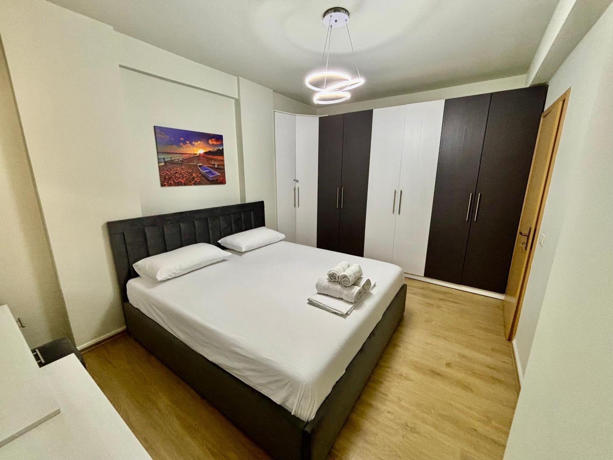 Edi'S Apartament Тирана Екстер'єр фото